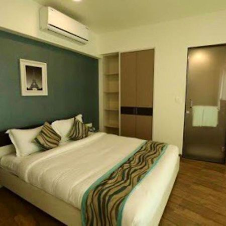 7 Star Weekend Studio At Rajhans Belliza By Global Hospitality Surat Eksteriør billede