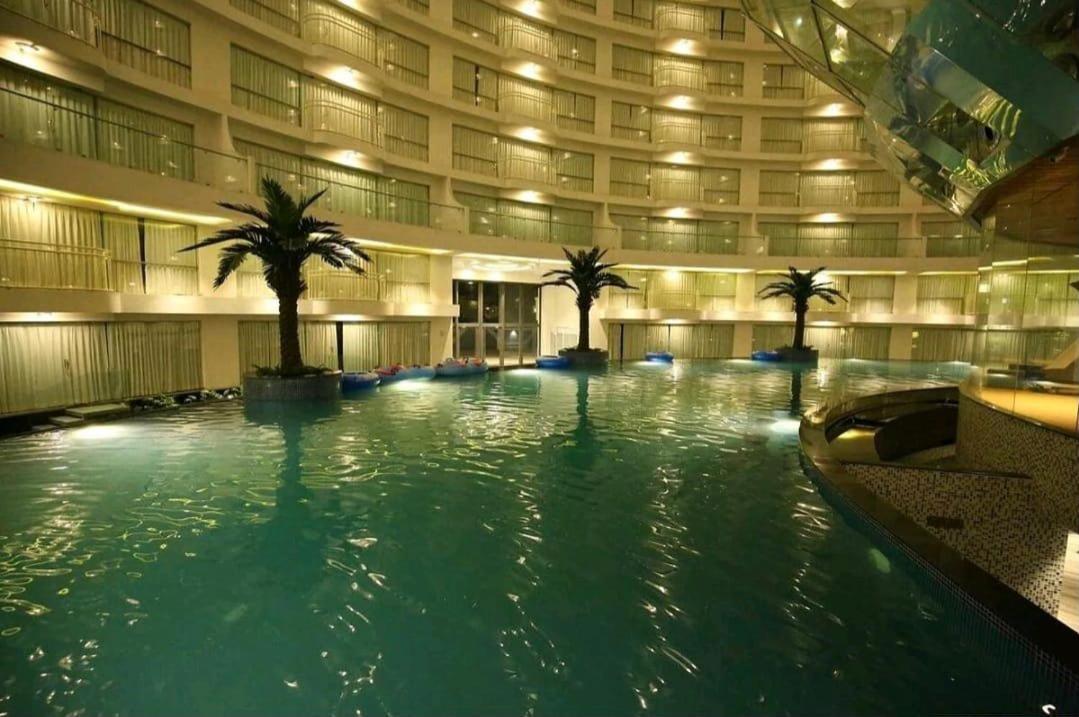 7 Star Weekend Studio At Rajhans Belliza By Global Hospitality Surat Eksteriør billede